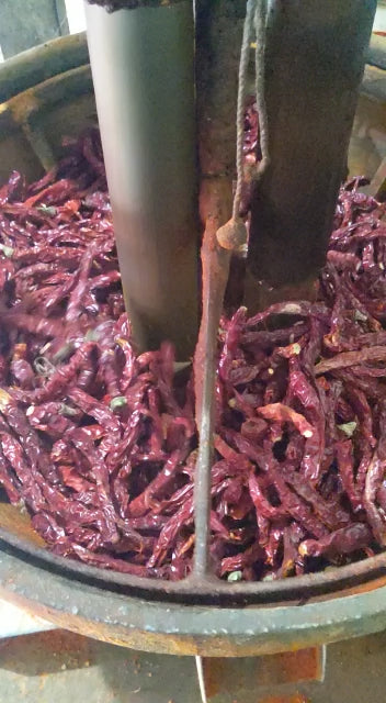 Guntur Mirchi Powder (Pounded with Pestle)